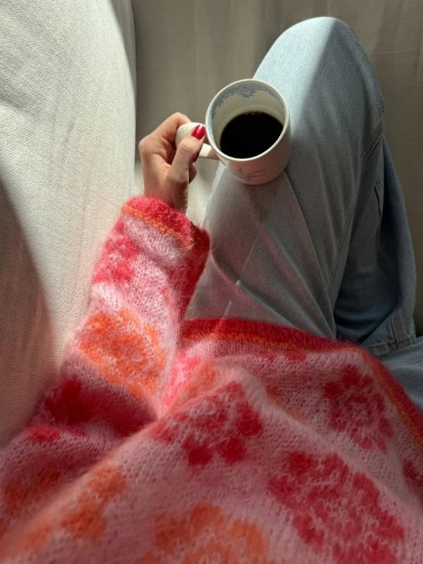 FORHÅNDSBESTILL Mari Sweater - rosa