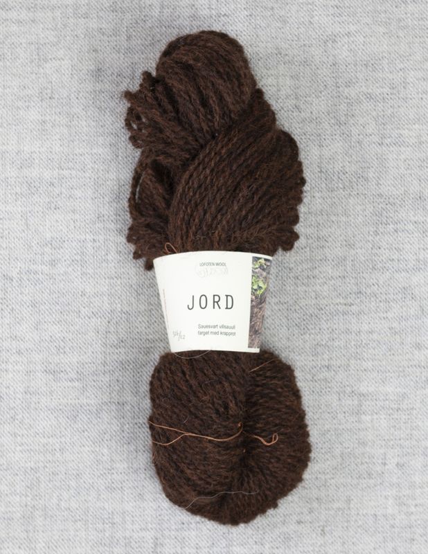 JORD, plantefarget garn av fra Gammelnorsk sau