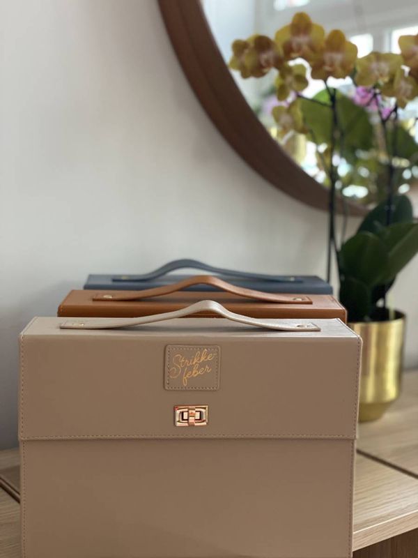 Strikkefeber: rundpinneetui, dobbel beige