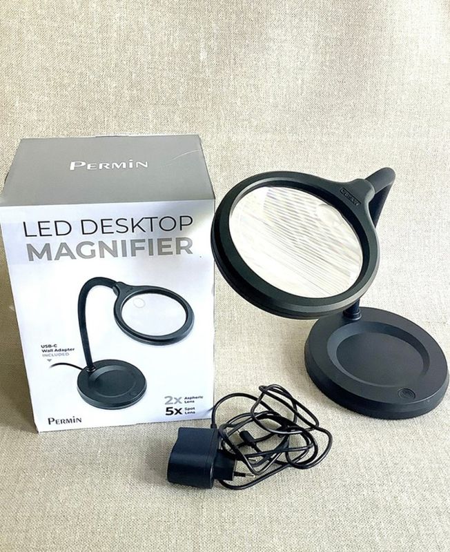 LED Desktop magnifier - bordlampe med forstørrelse og lys