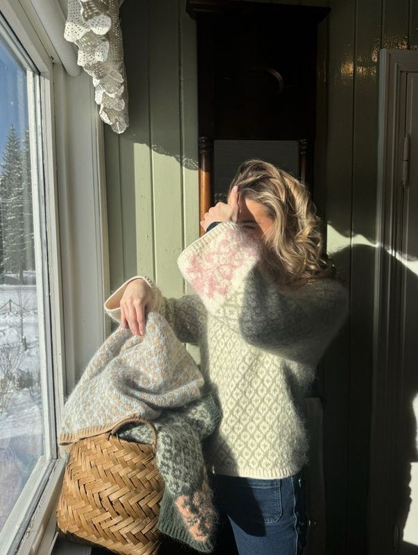 Fryd Sweater - hvit/grønn/rosa