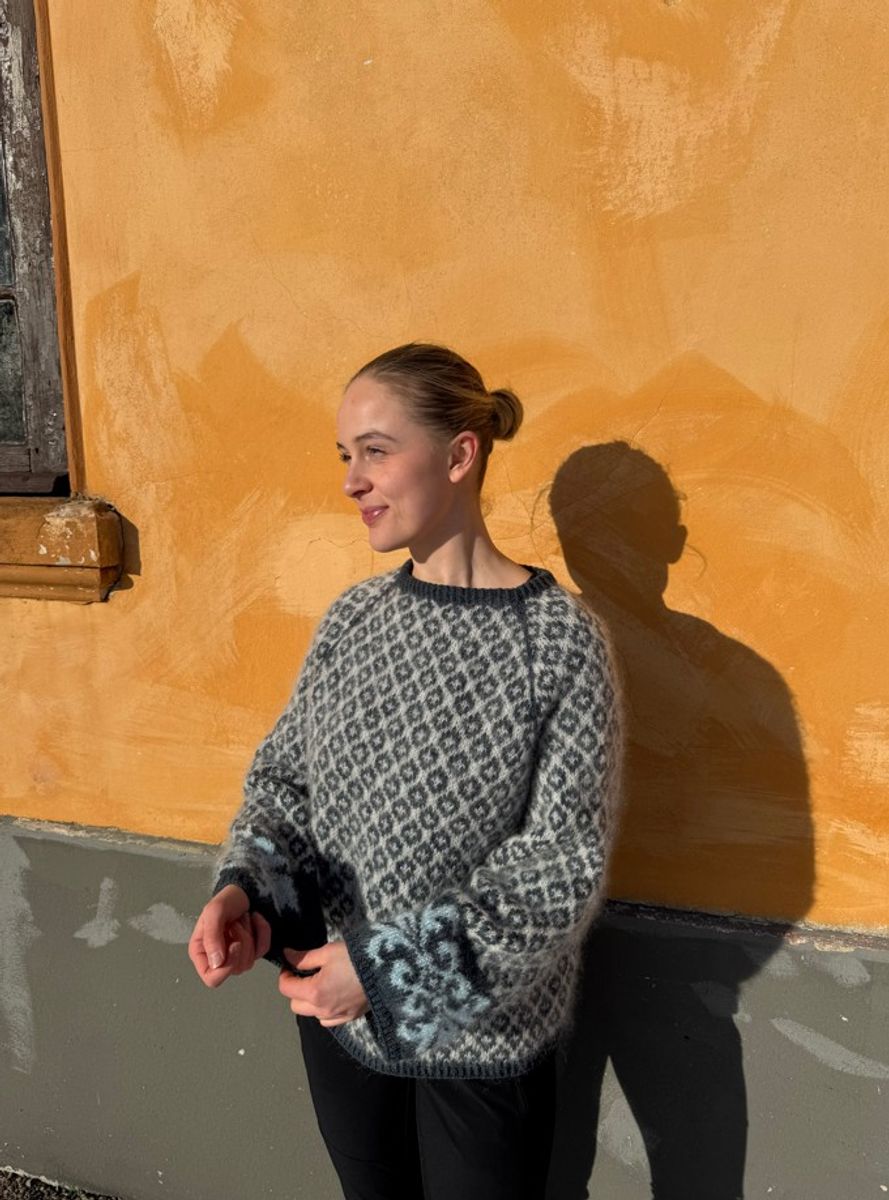 Fryd Sweater - Mørk blå/lys blå
