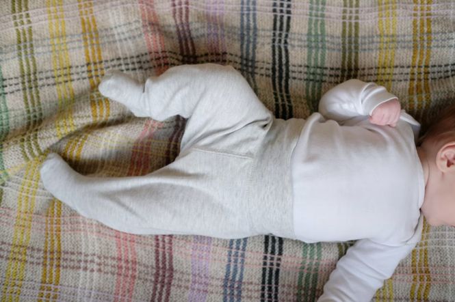 Hovedbilde Aftenstrikk Babypledd i ...