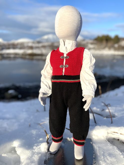 Hovedbilde Barnebunad Finnmark - ...